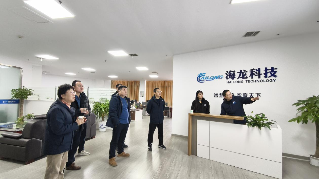 市商務局黨組書記、局長吳時宏一行蒞臨海龍科技，對公司發(fā)展情況進行調(diào)研